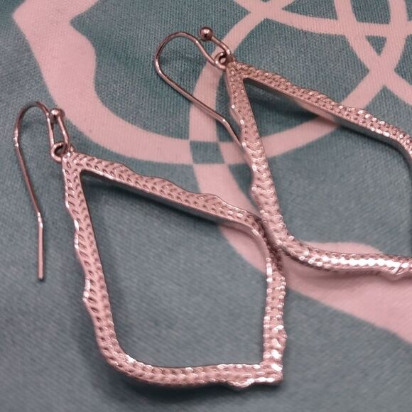 NWOT Kendra Scott Sophia Drop Earrings Silver - Picture 3 of 7